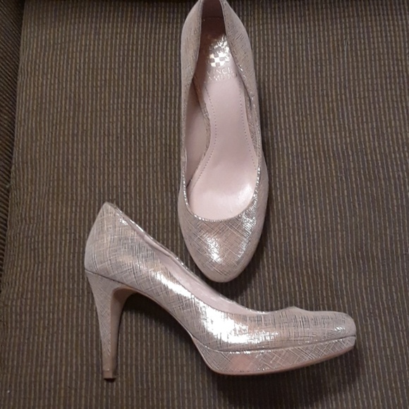 Vince Camuto Shoes - Vince Camuto Brilliant Gold Leather Pumps!
